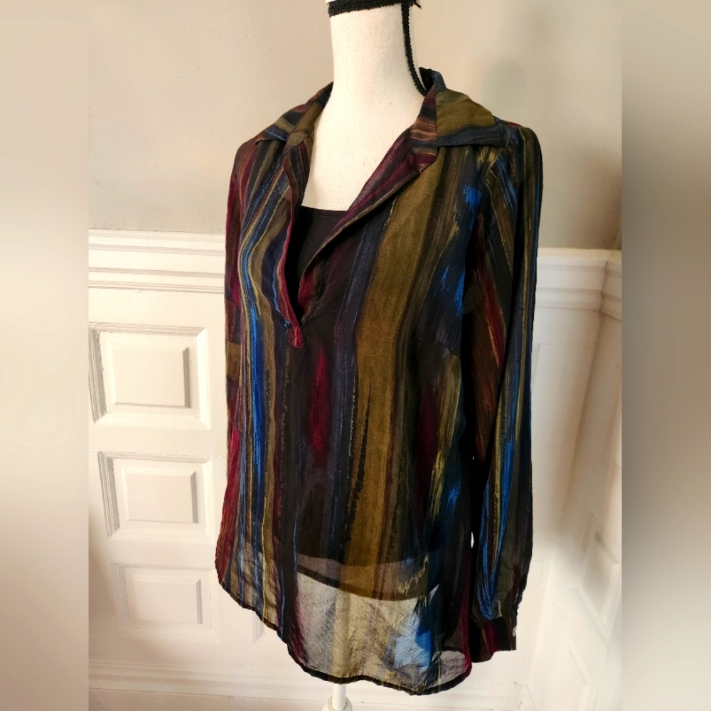 Miracle body by miraclesuit Blouse size medium. Attached shapewear tank